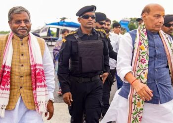 रक्षामंत्री का हेमंत पर तंज…बालू से तेल निकालने में माहिर हैं सीएम