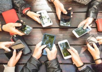 पूजा स्मार्टफोन लॉन्च