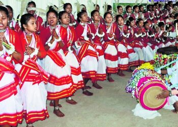 करमा पर्व की धूम: करमा तिहार आये है, नाचे जाबो रे……