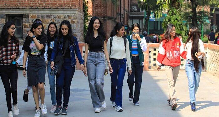 NEW DELHI, INDIA - 2022/02/17: Students seen walking around campus on the first day of resumption of college.
Miranda House College for Women, north campus university of Delhi reopens after two years of shut down due to Covid-19 Pandemic. (Photo by Naveen Sharma/SOPA Images/LightRocket via Getty Images)