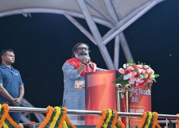 CM ने किया रावण का दहन: ‘भगवान राम के आदर्शों को अपने जीवन में अपनाने की जरूरत’