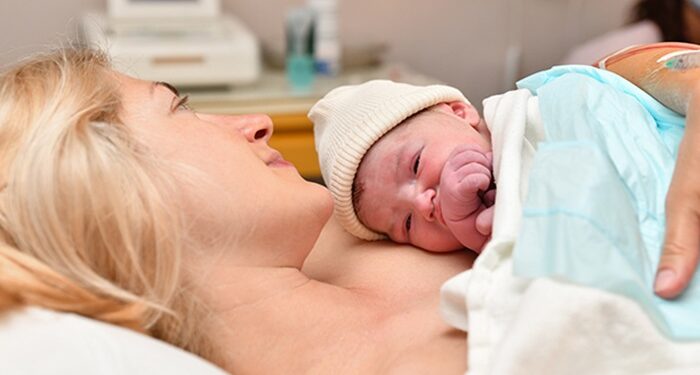 Mom and newborn baby skin to the skin after birth