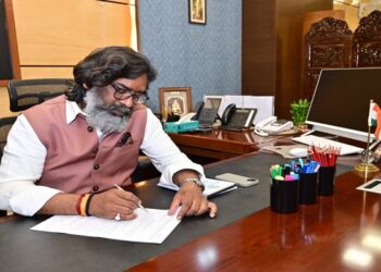 शपथ ग्रहण के बाद एक्शन में सीएम, पहली कैबिनेट में लिए कई फैसले