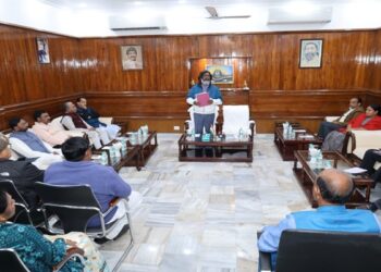 सत्ता मजबूत, विपक्ष कमजोर कैसे गूंजेगी जनता की आवाज ?