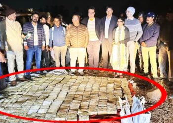 जंगल में मिला खजाना, कार में रख आखिर कौन हुआ फरार ?