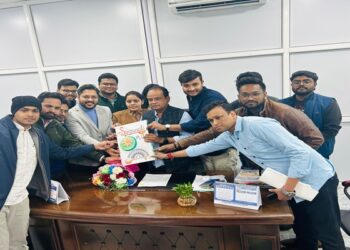 रिम्स के डॉक्टर्स ने स्वास्थ्य मंत्री से की मुलाकात, सरस्वती पूजा का दिया न्योता