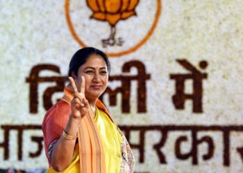 दिल्ली की कमान रेखा को, जानिए दिल्ली की नई सीएम के राजनीतिक सफ़र के बारे में