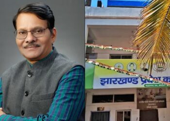 ‘हाथ के साथ लेकिन खिला रहें है फूल, झारखंड कांग्रेस में की जायेगी विभीषण की पहचान’