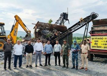Mining Department Big Action: 11 क्रशर ध्वस्त और 8 सील, मची अफरा-तफरी